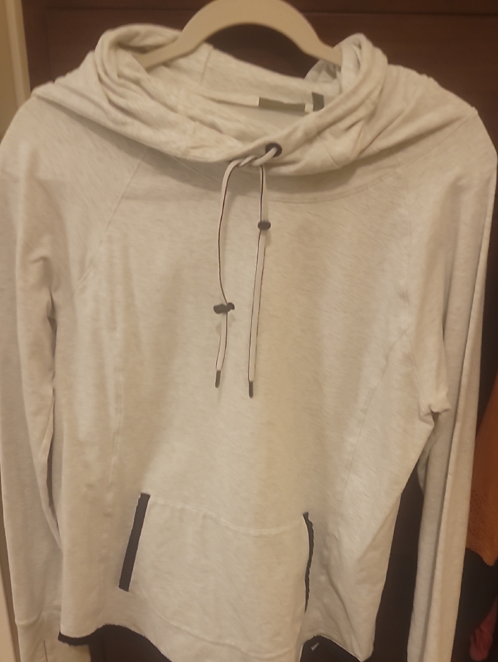 Womens NWOT Athleta Heather Grey Pullover Hoodie with Drawstring Size M